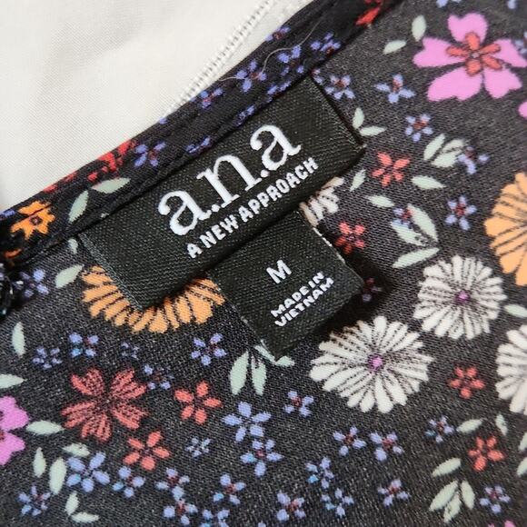 Ana a new approach top size Medium black and floral pattern - Picture 5 of 7